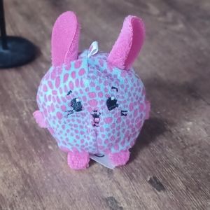 Pikmi Pops Surprise Scented Plushie beanie keychain